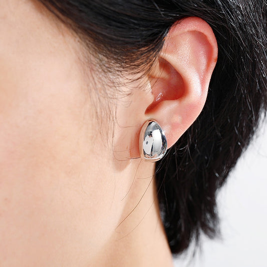 Pendientes de clip minimalistas de metal brillante ovalado vintage dorado