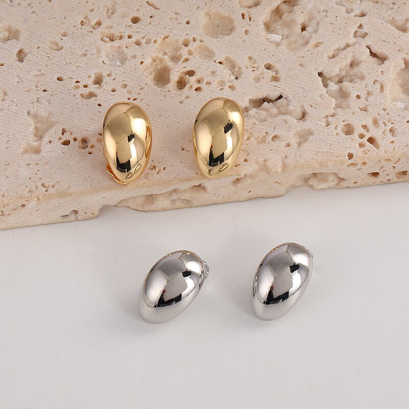 Pendientes de clip minimalistas de metal brillante ovalado vintage dorado