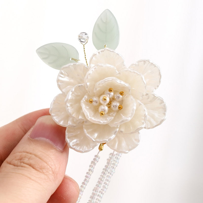 White Flower Leaf Pearls Long Tassel Hairpin Clips